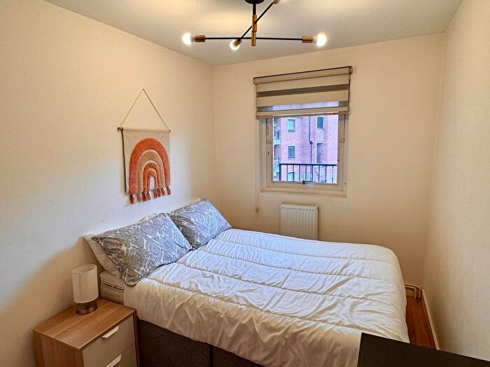 1 Bedroom Flat For Sale In Cooper Close, Southwark, London, SE1