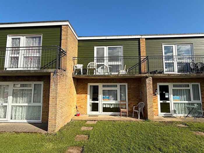 3 Bedroom Chalet For Sale In Newport Road, Hemsby, NR29