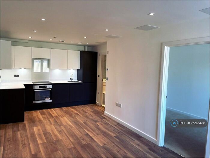 1 Bedroom Flat To Rent In Chertsey Road, Woking, GU21