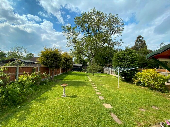 2 Bedroom Bungalow For Sale In Queens Road, Rayleigh, Essex SS6