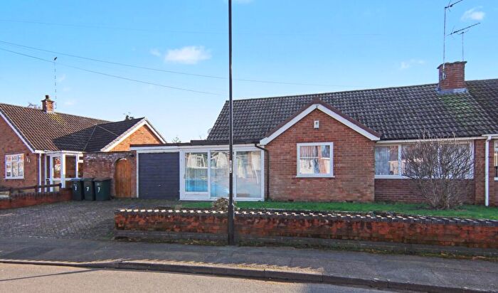 3 Bedroom Semi-Detached Bungalow For Sale In Drayton Crescent, Coventry, CV5