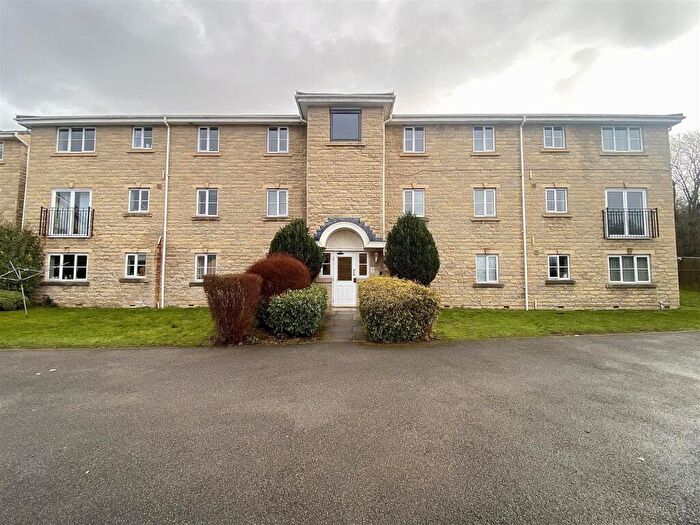 2 Bedroom Apartment For Sale In Farfield Rise, Brighouse, HD6