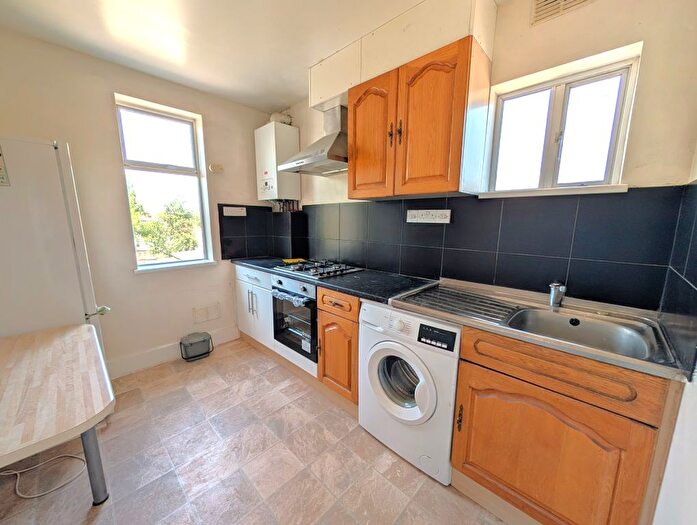 2 Bedroom Maisonette To Rent In Park Chase, Wembley, HA9
