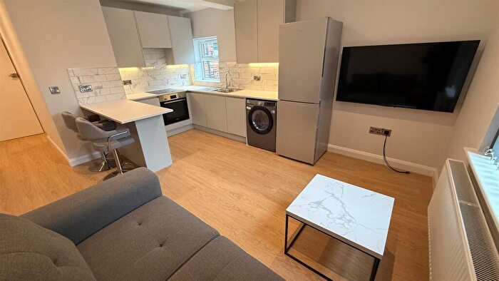 1 Bedroom Apartment To Rent In Beaconsfield, Fallowfield, M14