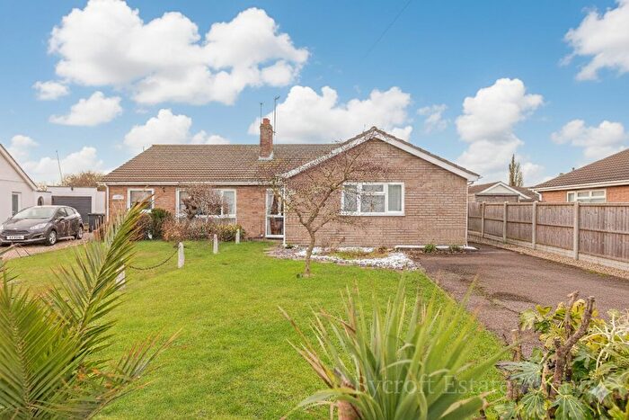 3 Bedroom Semi-Detached Bungalow For Sale In California Avenue, Scratby, NR29