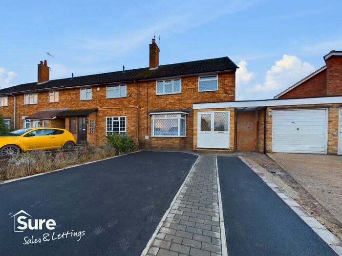 3 Bedroom End Of Terrace House To Rent In Brickmakers Lane, Hemel Hempstead, Hertfordshire, HP3