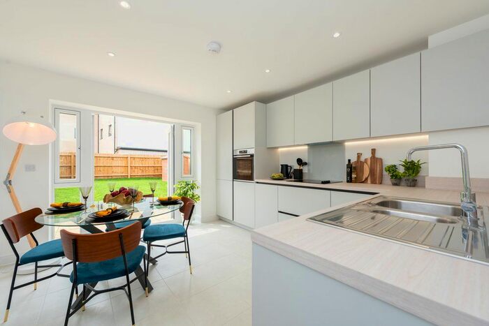 3 Bedroom Town House For Sale In Windmill Close, Over, Cambridgeshire, CB24