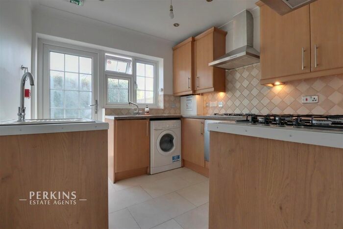 6 Bedroom Semi-Detached House To Rent In Melbury Avenue, Southall, UB2