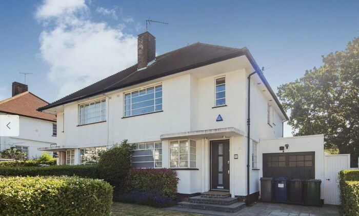 4 Bedroom Semi-Detached House To Rent In Hutchings Walk, Hampstead Garden Suburb, NW11