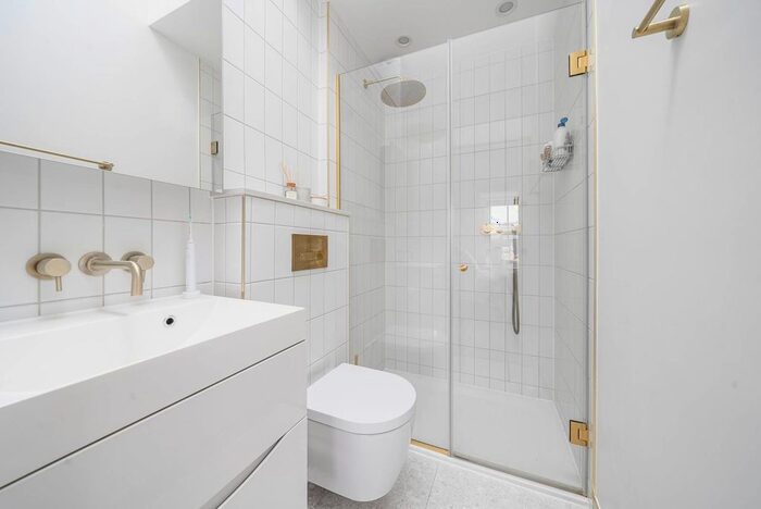 3 Bedroom Flat To Rent In Windmill Street, Fitzrovia, London, W1T