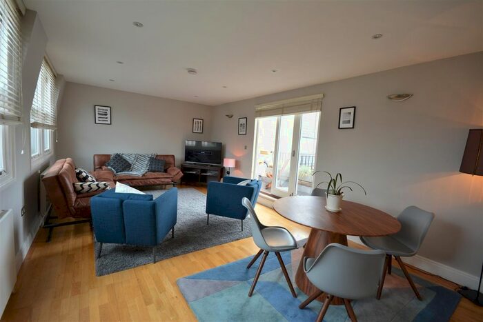 3 Bedroom Flat To Rent In High Holborn, London, WC1V
