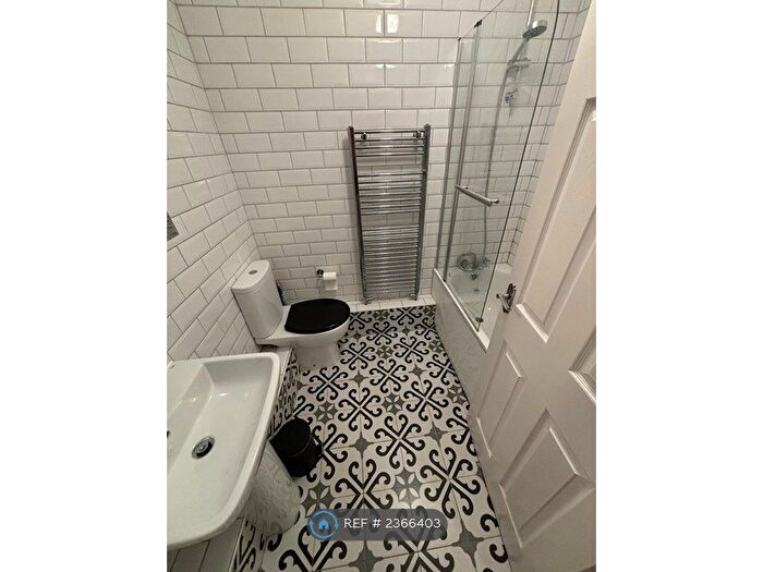 1 Bedroom Flat To Rent In Buckingham Court., Surrey, TW18