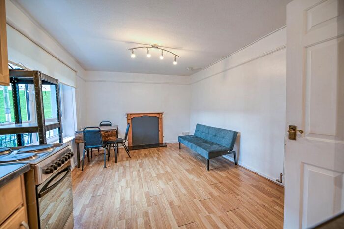 2 Bedroom Flat To Rent In Viewcraig Street, Edinburgh, EH8