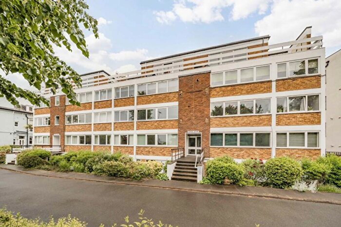 1 Bedroom Flat To Rent In Church Grove, Hampton Wick, KT1