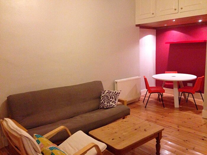 1 Bedroom Flat To Rent In Springwell Place, Edinburgh, EH11