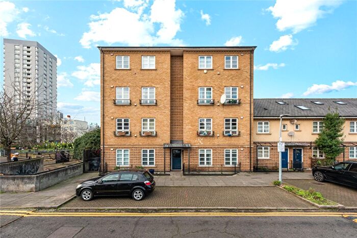 2 Bedroom Flat For Sale In Hainton Close, London, E1