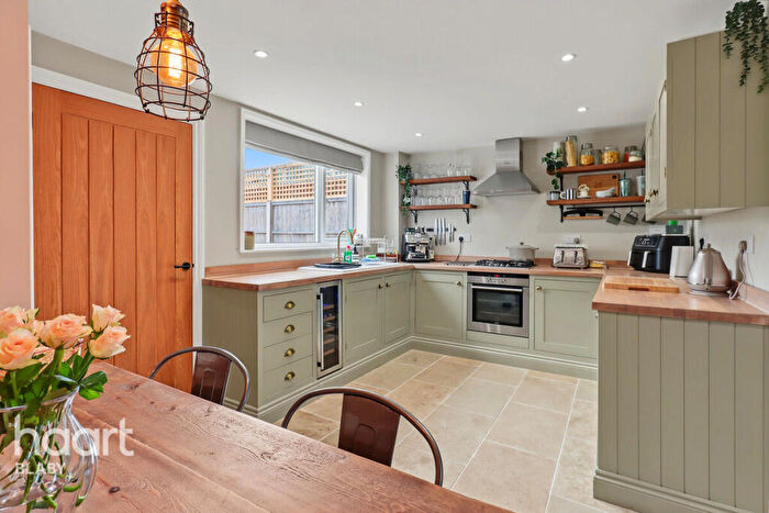 3 Bedroom Town House For Sale In Waterloo Crescent, Leicester, LE8