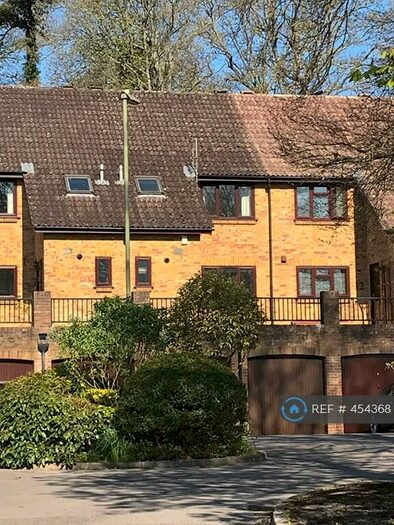 3 Bedroom Terraced House To Rent In Monmouth Square, Winchester, SO22