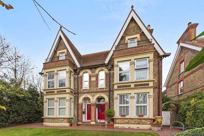 1 Bedroom Flat For Sale In London Road, High Wycombe, HP11