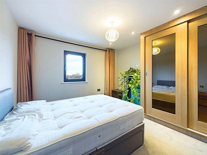 1 Bedroom Flat To Rent In Lower Richmond Road, Kew, Richmond, TW9