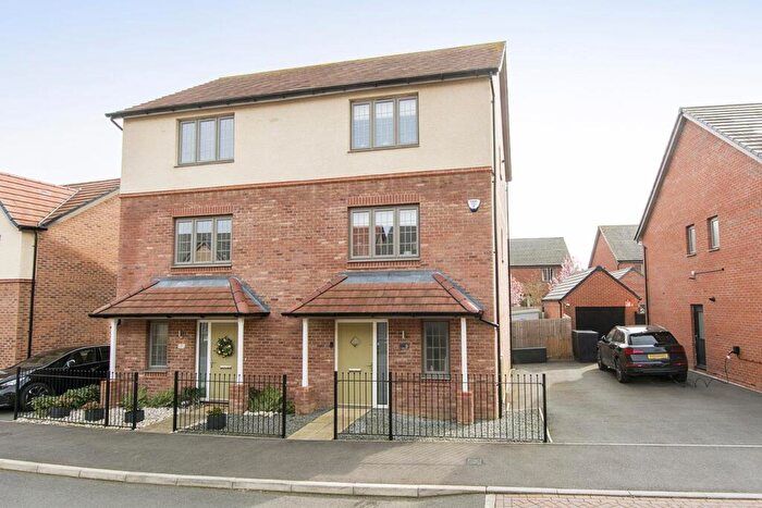 4 Bedroom Semi Detached House For Sale In Cherry Avenue, Market Harborough, LE16