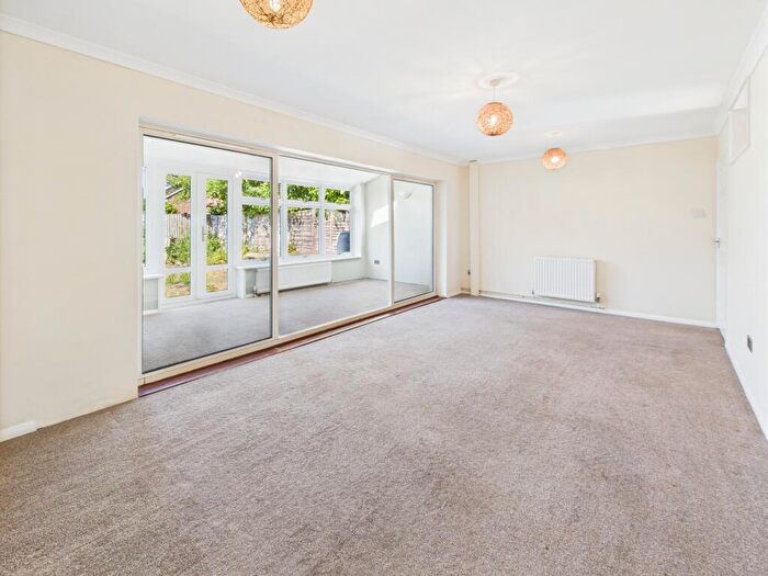 3 Bedroom Terraced House For Sale In West Street, Tadley, RG26