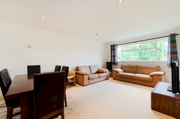 2 Bedroom Flat To Rent In Cornwall Road, Hatch End, Pinner, HA5