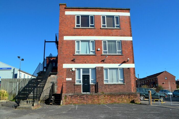 2 Bedroom Flat To Rent In Goldcroft, Yeovil, BA21