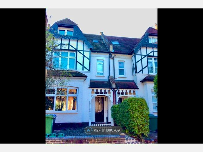 Studio To Rent In Grosvenor Gardens, London, NW2