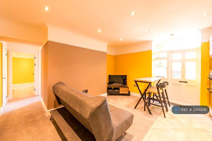 2 Bedroom Flat To Rent In Apsley Villas, Bristol, BS6
