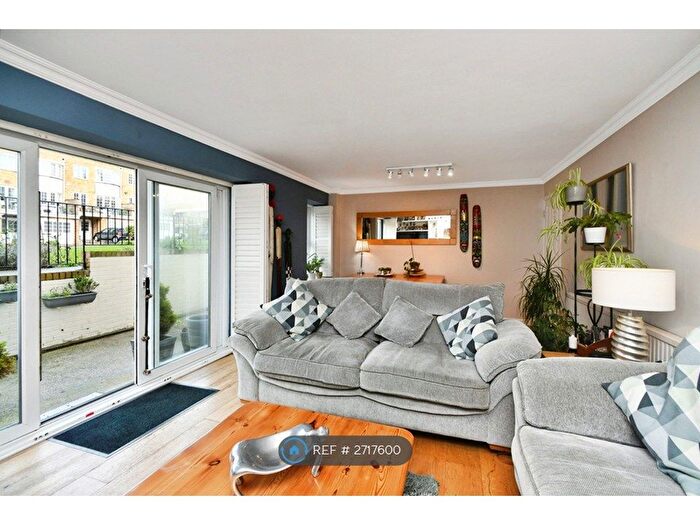 3 Bedroom Flat To Rent In Seymour Square, Brighton, BN2