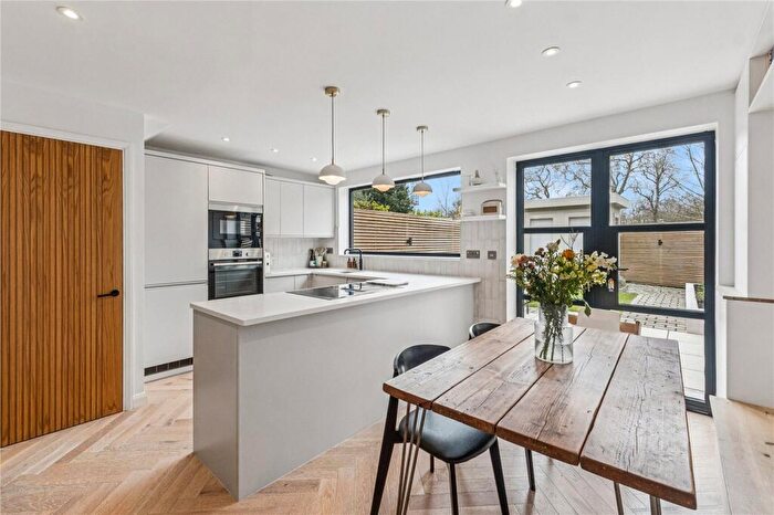 3 Bedroom House For Sale In Arundel Close, SW11