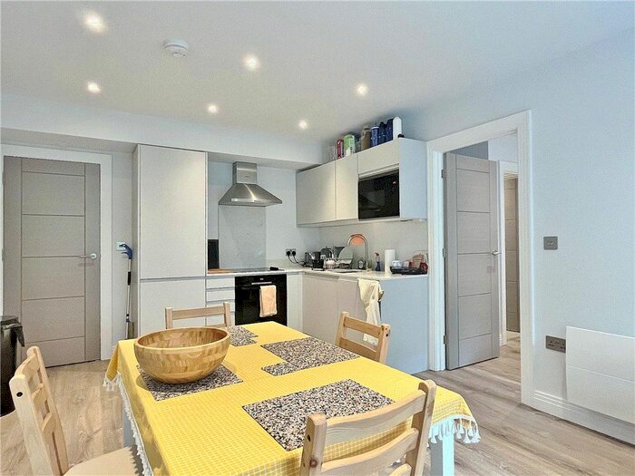 1 Bedroom Flat To Rent In South Street, Staines-Upon-Thames, Surrey, TW18