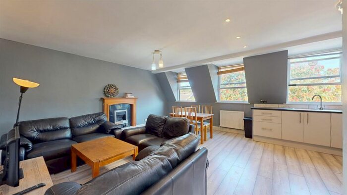 2 Bedroom Flat To Rent In Elsham Road, London, W14