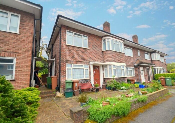 2 Bedroom Maisonette To Rent In Falcourt Close, Sutton, SM1