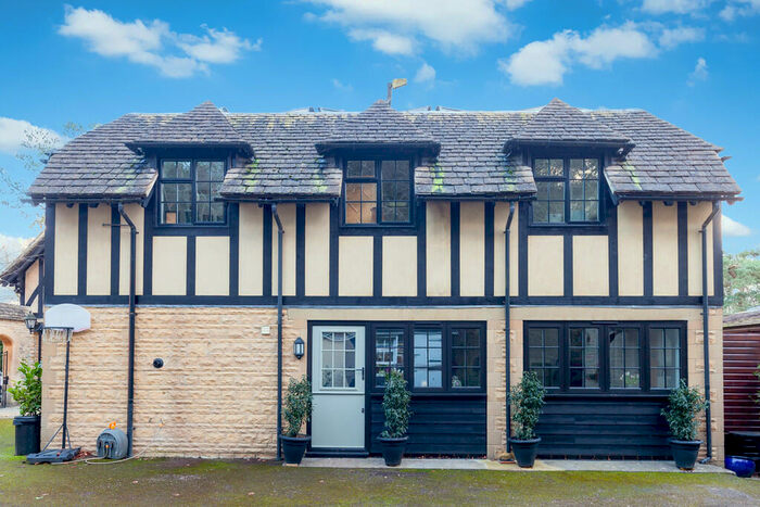 2 Bedroom Apartment To Rent In Fox Lane, Boars Hill, OX1