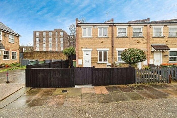 2 Bedroom Semi-Detached House To Rent In Torrens Square, London, E15