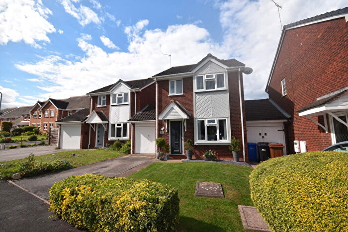3 Bedroom Link Detached House For Sale In Goodwood Close, Stretton, DE13