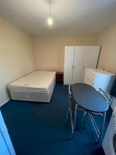 Studio To Rent In Kingsley Road, Hounslow, TW3