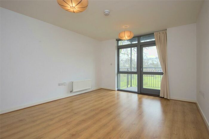 2 Bedroom Flat To Rent In Ellington House, Southwold Road, London, E5