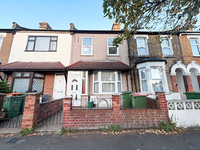 4 Bedroom Terraced House To Rent In Boundary Road, London, E13