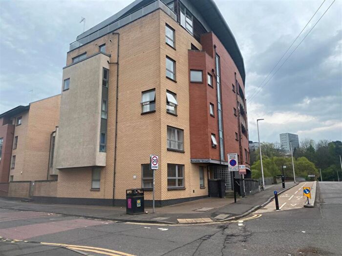 3 Bedroom Flat To Rent In Benalder Street, G11