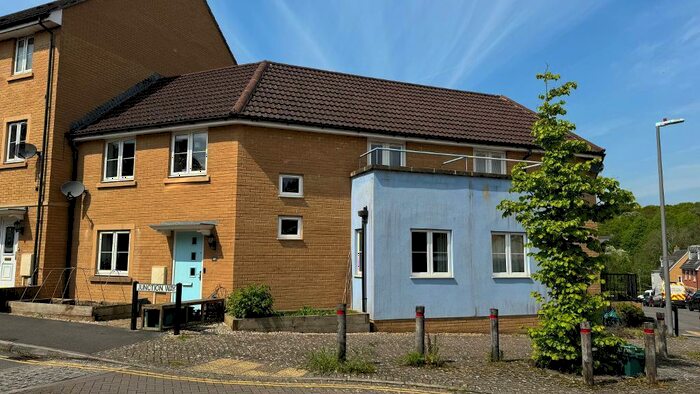 3 Bedroom Terraced House To Rent In Junction Way, Mangotsfield, Bristol, BS16