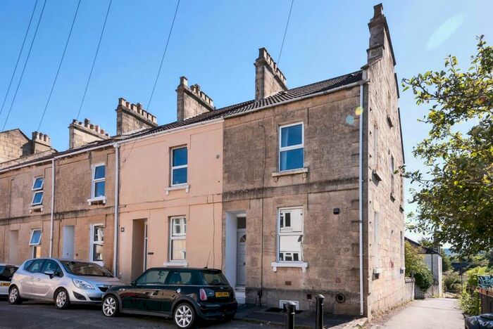 5 Bedroom End Of Terrace House To Rent In Stuart Place, Bath, BA2