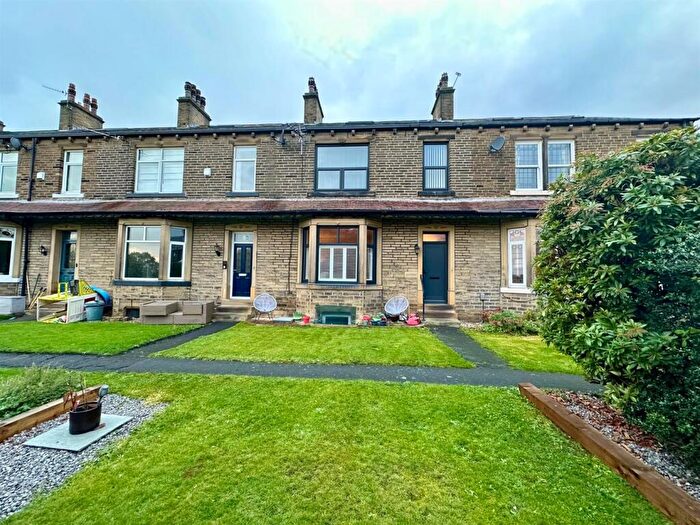 4 Bedroom Terraced House For Sale In Belvoir Gardens, Skircoat Green, Halifax, HX3