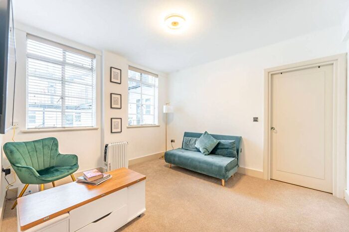 1 Bedroom Flat To Rent In Hatherley Grove, Westbourne Grove, London, W2