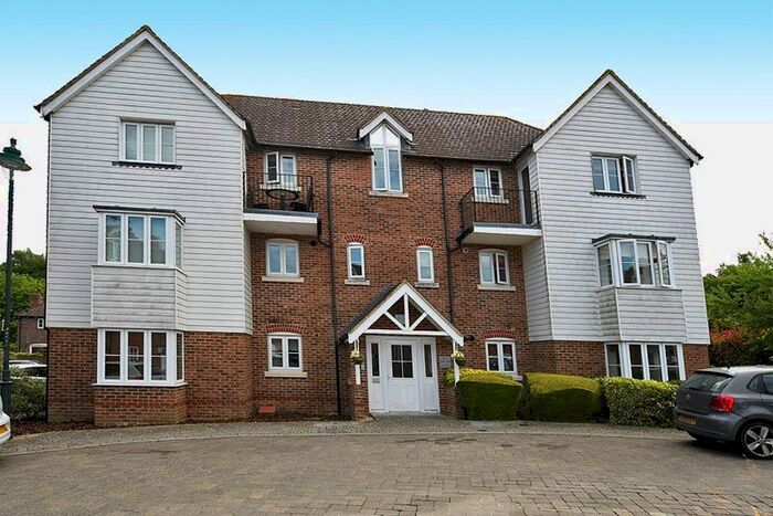 2 Bedroom Flat To Rent In Mcarthur Drive, Kings Hill, West Malling, ME19