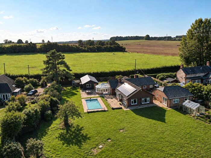4 Bedroom Bungalow For Sale In North End, Damerham, Fordingbridge, Hampshire, SP6