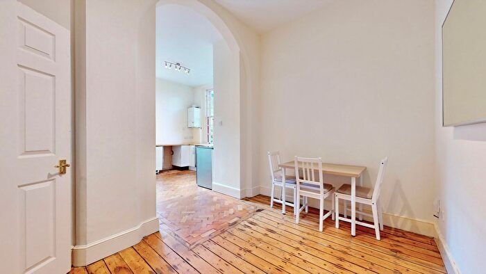 1 Bedroom Flat For Sale In Chevy Road, Southall, UB2