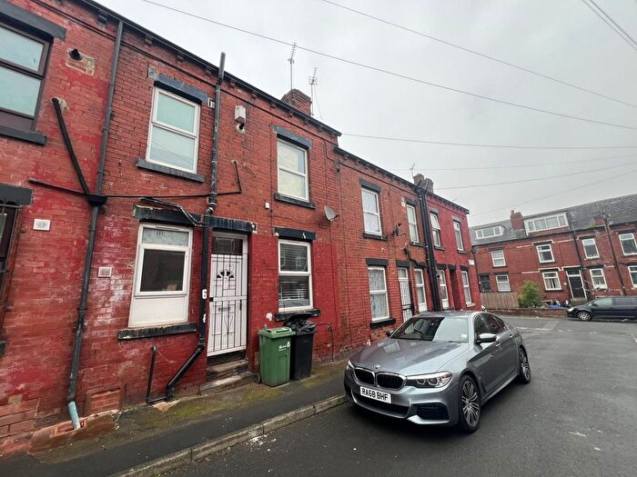 2 Bedroom Terraced House To Rent In Brompton View, Leeds, West Yorkshire, LS11